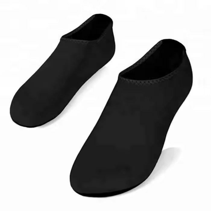 Praktické protišmykové topánky do vody